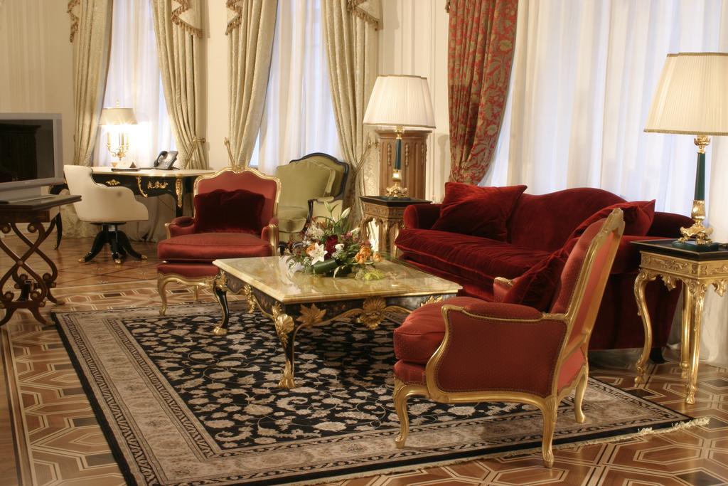 Savoy Hotel Moscow Bilik gambar